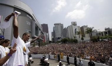 Η παρέλαση και η αποθέωση των πρωταθλητών Lakers (videos)