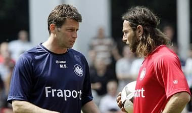 Προσπαθεί να ηρεμήσει τον Αμανατίδη ο Σκίμπε