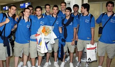 Στην Ελλάδα η θριαμβεύτρια Εθνική Εφήβων (photos + videos)