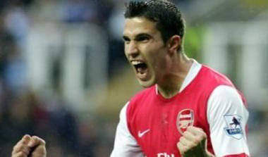 Ανανέωσε για πέντε χρόνια ο φαν Πέρσι