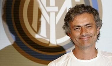 Aπολαυστικός ο Μουρίνιο, μίλησε για όλους και για όλα: “Είναι λίγο γκέι η συζήτηση για Νέντβεντ”