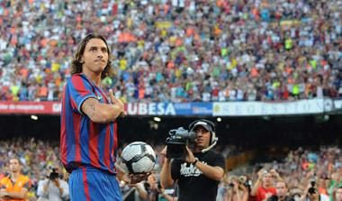 Παρουσιάστηκε ο Ιμπραΐμοβιτς. “Δεν είμαι σαν τον Ετό” (vid+photos)