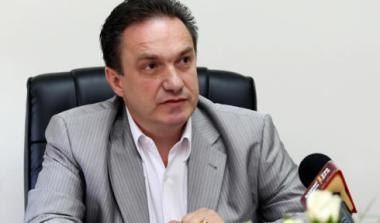 Συμφωνεί, αλλά ζητάει παράταση ο Βατσινάς