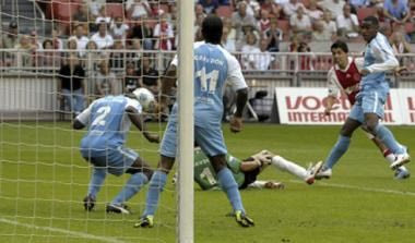 4η αγ.: “Σοκ” για Άγιαξ, νίκες Άλκμααρ, PSV, Φέγενορντ