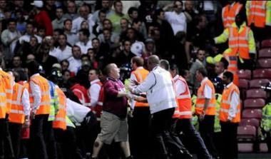 Δια βίου απαγόρευση εισόδου στα γήπεδα περιμένει τους πρωταγωνιστές των επεισοδίων στο “Απτον Παρκ”