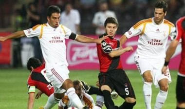 Γκολ ο Ζούλιο Σέζαρ, με το δεξί η Γαλατά