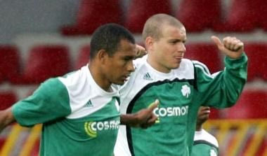 Δίπλα στο Βύντρα δοκιμάστηκε ο Ζιλμπέρτο, στα χαφ ο Μάτος