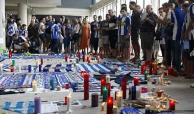 Λαϊκό προσκύνημα και αναμονή (vid)