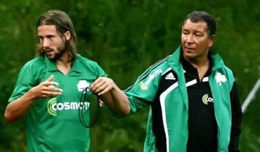 Ψάχνεται ο Τεν Κάτε για το κεντρικό δίδυμο