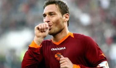 “Κανένα πρόβλημα με τον Τότι”, υποστηρίζουν οι “ultras” της Ρόμα