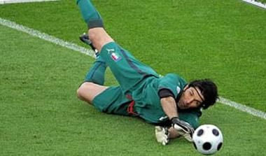 Eπέμβαση στο μηνίσκο για Μπουφόν