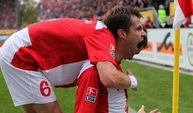 10η αγ.: Τρομερή ισοπαλία στο Σάλκε-Αμβούργο, προελαύνει η Βέρντερ (vid)