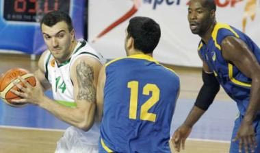 Νίκη και αποθέωση στην Κύπρο