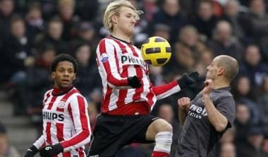 24η αγ.: Μόνη στην κορυφή η Αϊντχόφεν