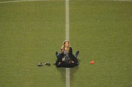 Διαφημιστικό το… σεξ στη σέντρα (VIDEO)