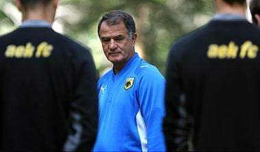 Απείλησαν με αποχή οι απλήρωτοι παίκτες, υπομονή συνέστησε ο Μπάγεβιτς