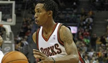 Κορυφαίος και πάλι ο Jennings στη νίκη των Bucks επί των Grizzlies