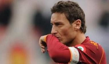 Αιχμές Τότι κατά των επικριτών του και του Ντι Κάνιο