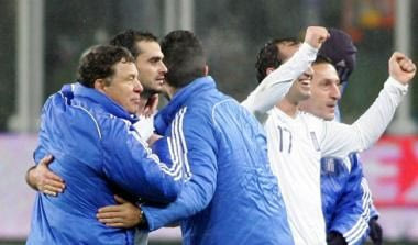 Ξεκάθαρες εθνικές κουβέντες