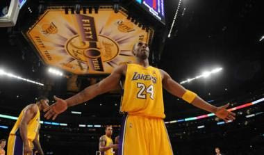 Πήραν το ντέρμπι οι Lakers και ο Lebron (vid)