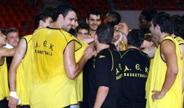 Συνεχίζεται η απεργία στην ΑΕΚ