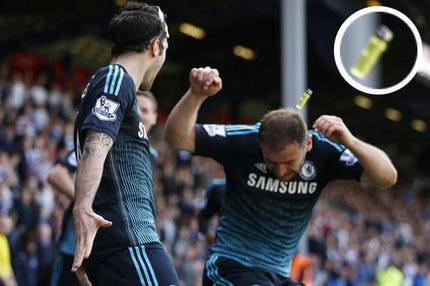 Πέταξαν αναπτήρα στον Ιβάνοβιτς (PHOTO)