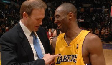 Συνεχίζουν το σερί οι Lakers, με σπασμένο δάχτυλο έπαιζε ο Kobe (vid)