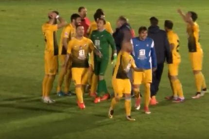 Διαιτητής σφύριξε τη λήξη σε… τετ α τετ!