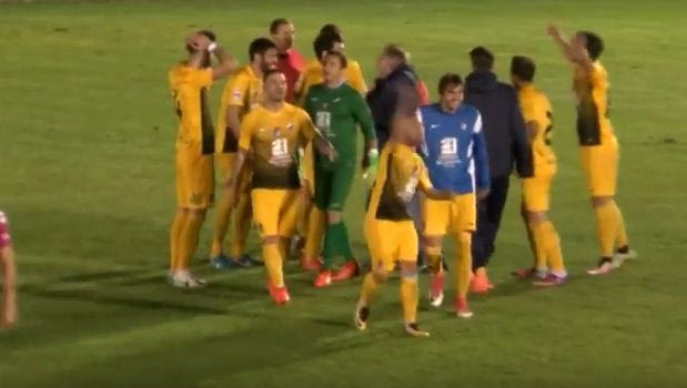 Διαιτητής σφύριξε τη λήξη σε… τετ α τετ!