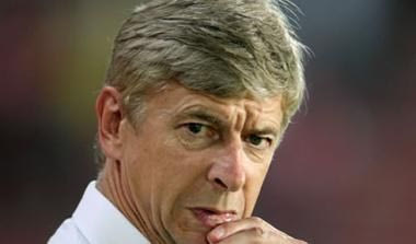 Καλά νέα για Φαν Πέρσι, νοκ άουτ ο Γουόλκοτ