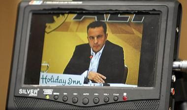 Με πορδές δεν βάφονται αβγά…