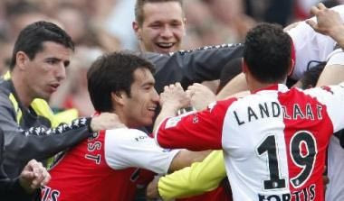 Εμφατική πρόκριση της Φέγενορντ στα ημιτελικά (vid)