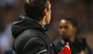 Κινδυνεύει με τιμωρία ο Νέβιλ για τη χειρονομία στον Τέβεζ