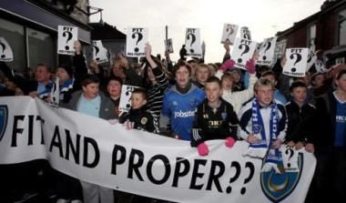 Eισβολή οπαδών της Πόρτσμουθ στον αγωνιστικό χώρο του “Φράτον Παρκ”