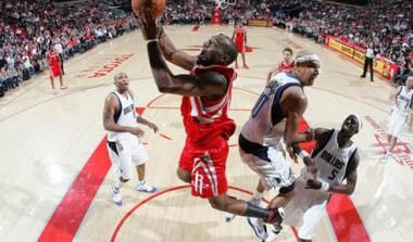 Πήραν το ντέρμπι οι Rockets, βούλιαξαν και άλλο οι Pistons (vids)