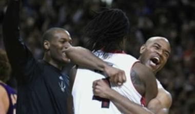 Νίκη των Raptors επί των Lakers, ρεκόρ οι Mavericks