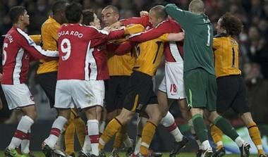 “Καμπάνα” σε Άρσεναλ και Χαλ για την συμπλοκή