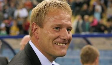 Ψάχνει προπονητή και πάλι η Χέρενφεν