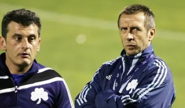 Σύστημα με 3 κεντρικούς αμυντικούς σκέφτεται ο Νιόπλιας