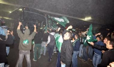 Το contra.gr στην υποδοχή του Παναθηναϊκού από Ρώμη (vids)