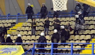 “Χαρτοπόλεμος” ΑΕΚ-Περιστερίου