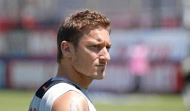 Στην εξέδρα ο Τότι ενόψει ΟΑΚΑ, “απειλεί” ο Τόνι