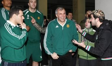 Στήριξη του κόσμου σε Ομπράντοβιτς και παίκτες (vid)