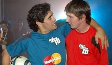 Μέσι: “Ούτε σε χίλια χρόνια δεν φτάνω τον Μαραντόνα” (vid)