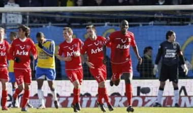 27η αγ.: Σκόρπισε την Αϊντχόφεν ο Άγιαξ, απτόητη η Τβέντε (vid)