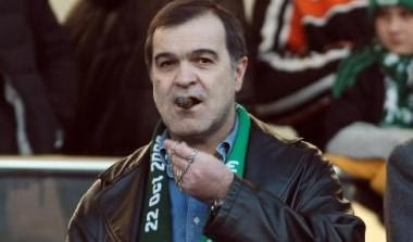 Βγενόπουλος: “Ας χαρούν οι Ολυμπιακοί για τη νίκη, αλλά θα παίξουν πλέι-οφ”