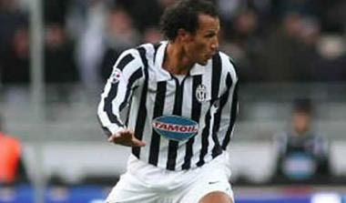 Σφαλιάρα οπαδού της Γιουβέντους στον Ζεμπινά (vid)