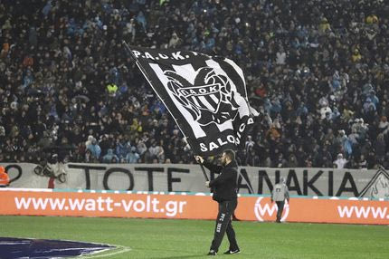 Απίστευτο: Πέρασαν σκουτεράκι στις εξέδρες της Τούμπας!