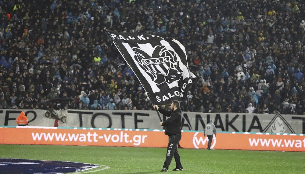 Απίστευτο: Πέρασαν σκουτεράκι στις εξέδρες της Τούμπας!