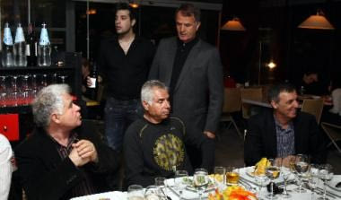 Συγκίνηση και τραγούδια στο δείπνο του Μπάγεβιτς (photos)